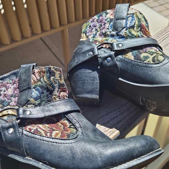 Floral Western Bootie - Picture 9 of 9